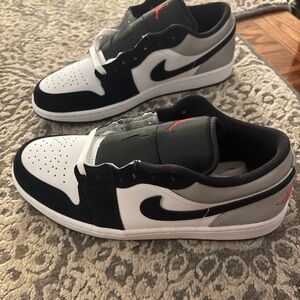 Nike Men's Black, White, and Gray Sneakers